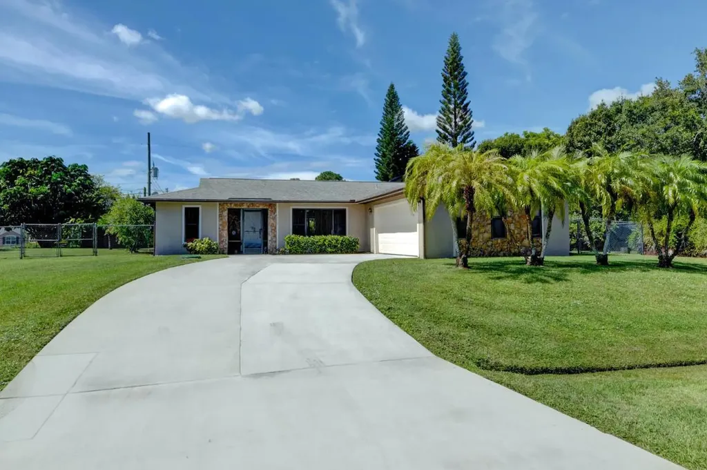 1938 SW Agnes Street Port St Lucie FL 34953