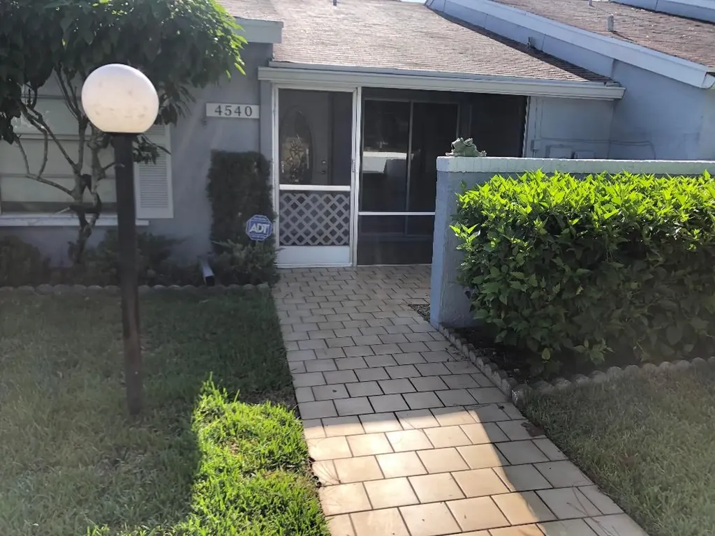 4540 Lucerne Villas Lane Lake Worth FL 33467