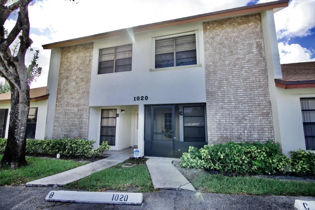 1020 Parkside Green Drive Greenacres FL 33415
