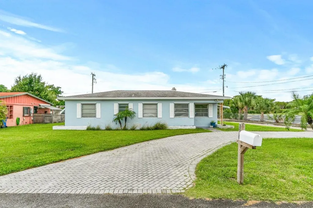 830 W Palm Street Lantana FL 33462