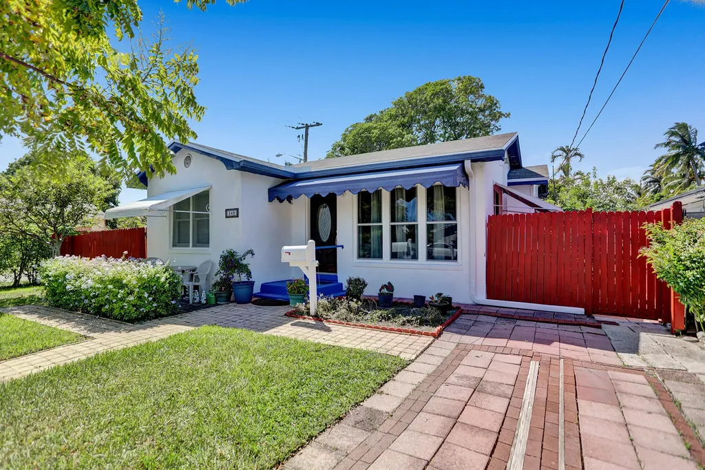 348 SE 4th Avenue Delray Beach FL 33483
