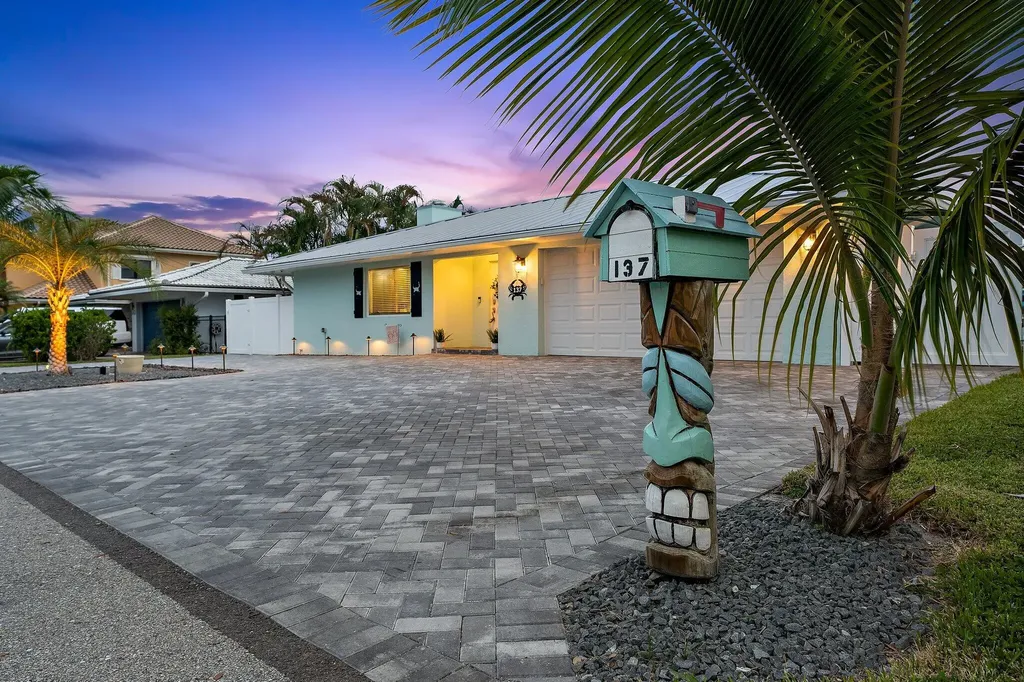 137 Lucina Drive Hypoluxo FL 33462