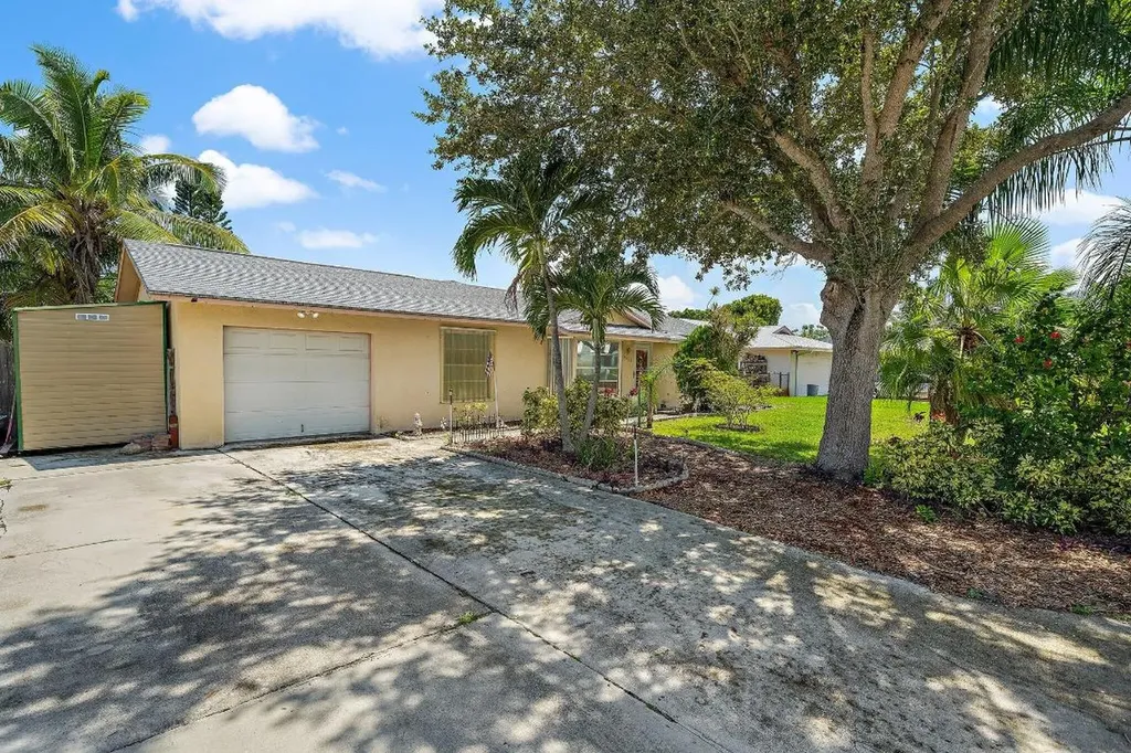 8955 SE Bobo Court Hobe Sound FL 33455