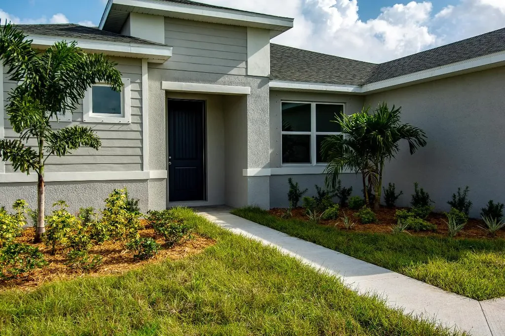 1049 SW London Lane Port St Lucie FL 34953