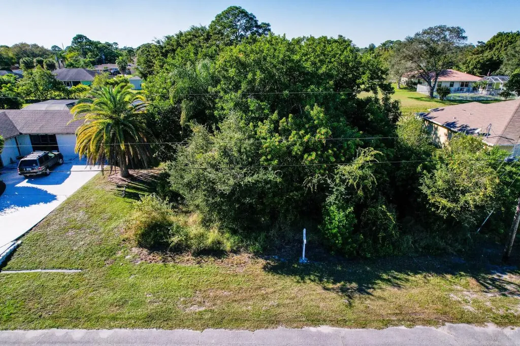 2172 SW Best Street Port St Lucie FL 34984