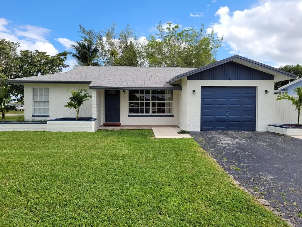 900 Hibiscus Drive Royal Palm Beach FL 33411