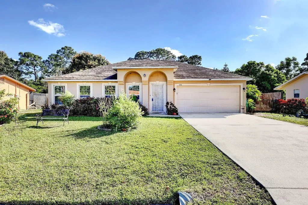 333 SE Calmoso Drive Port St Lucie FL 34983