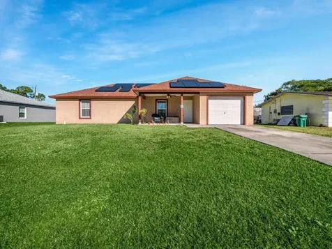 373 SE Dalva Avenue Port St Lucie FL 34984