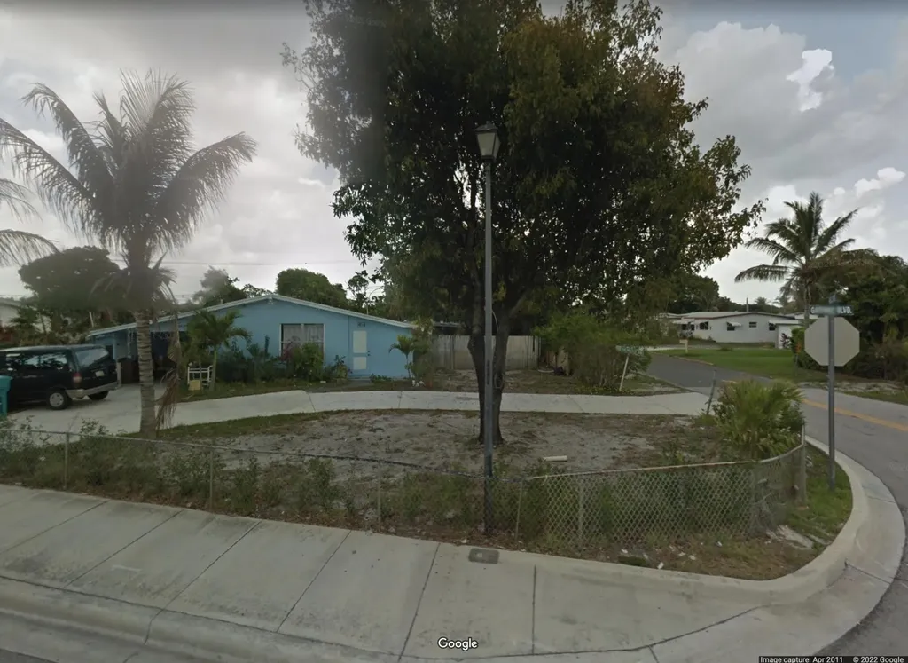 2301 NE 3rd Street Boynton Beach FL 33435