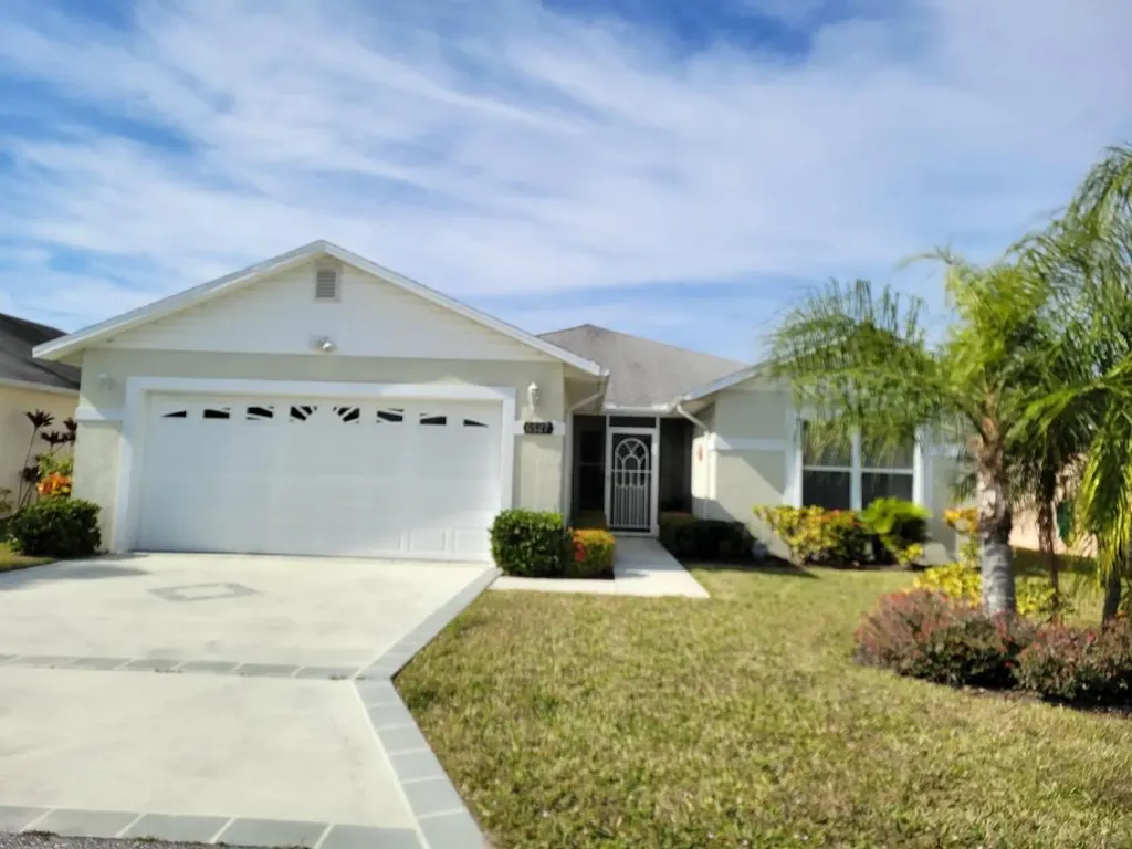 6527 Alemendra Fort Pierce FL 34951