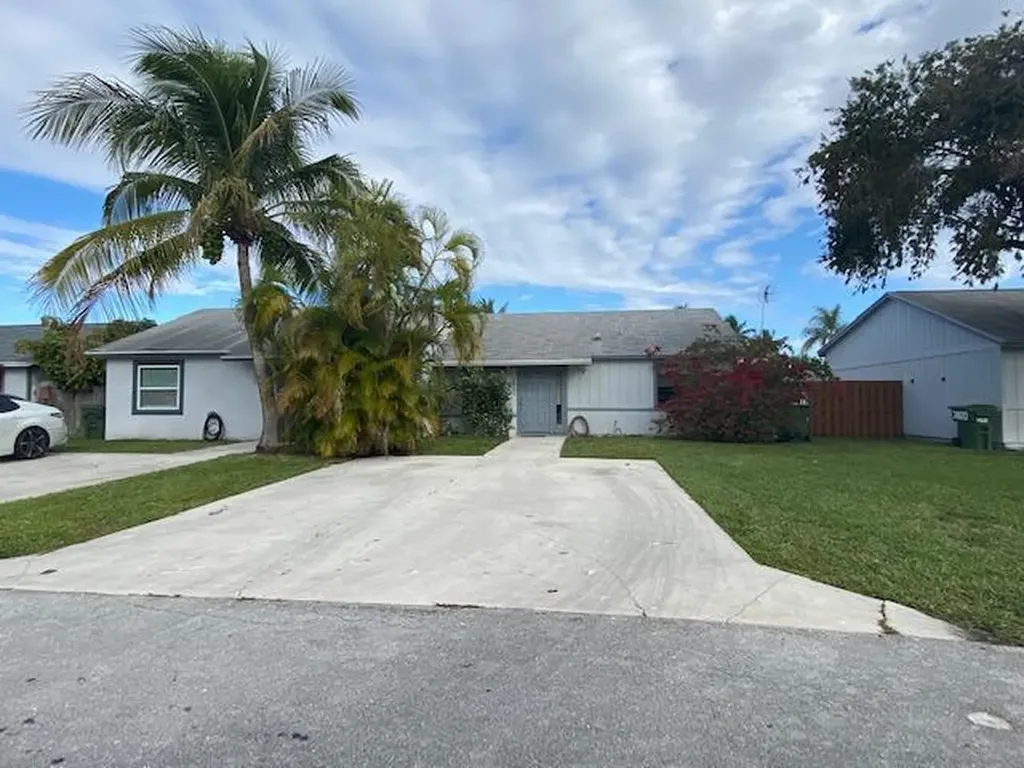 3804 Parkside Circle Palm Springs FL 33461