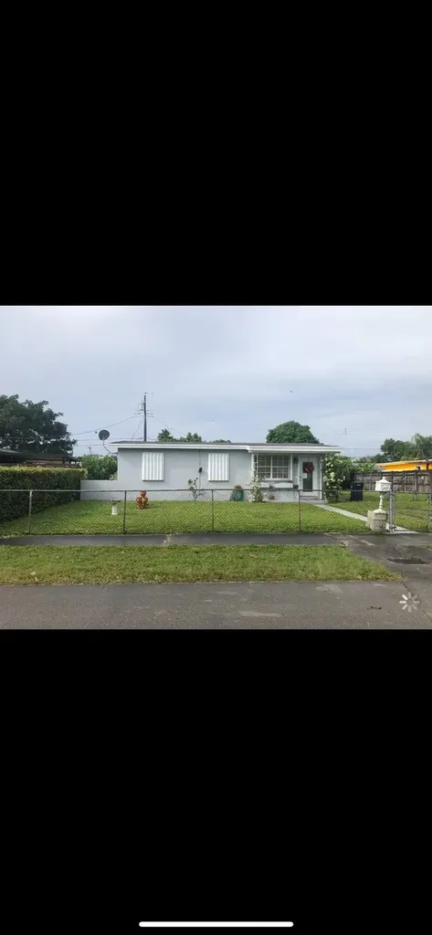 4050 SW 110th Court Miami FL 33165