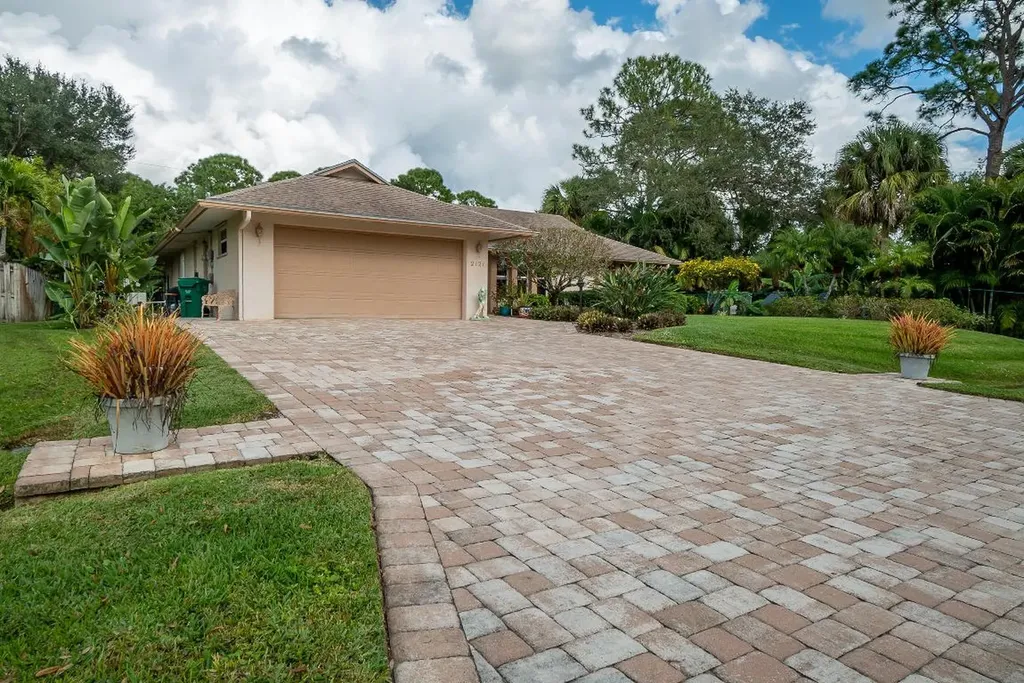 2121 SW Jaguar Avenue Port St Lucie FL 34953