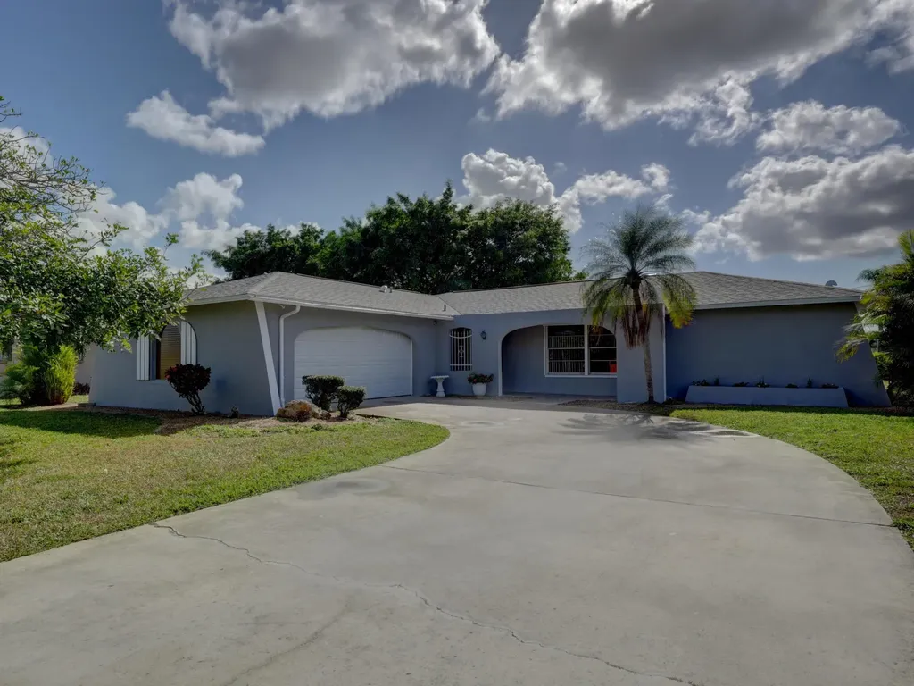 202 SE 44th Street Cape Coral FL 33904