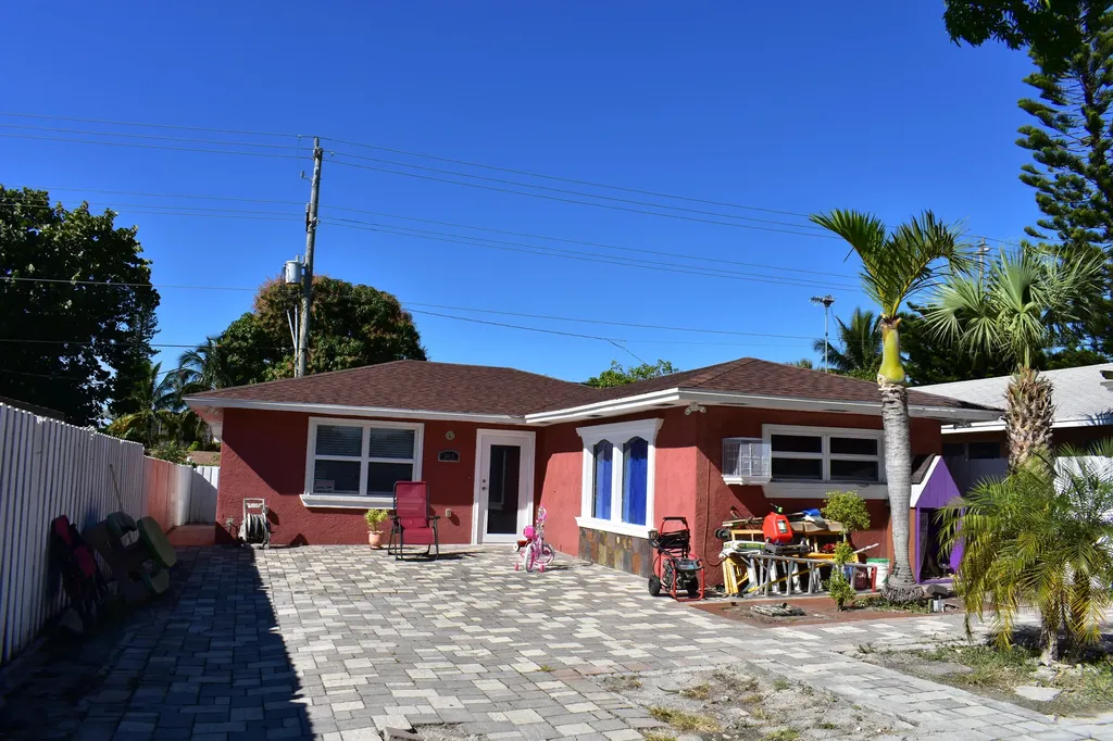 913 S Pine Street Lake Worth Beach FL 33460