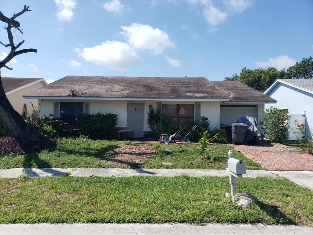 5862 Ithaca Circle W Lake Worth FL 33463