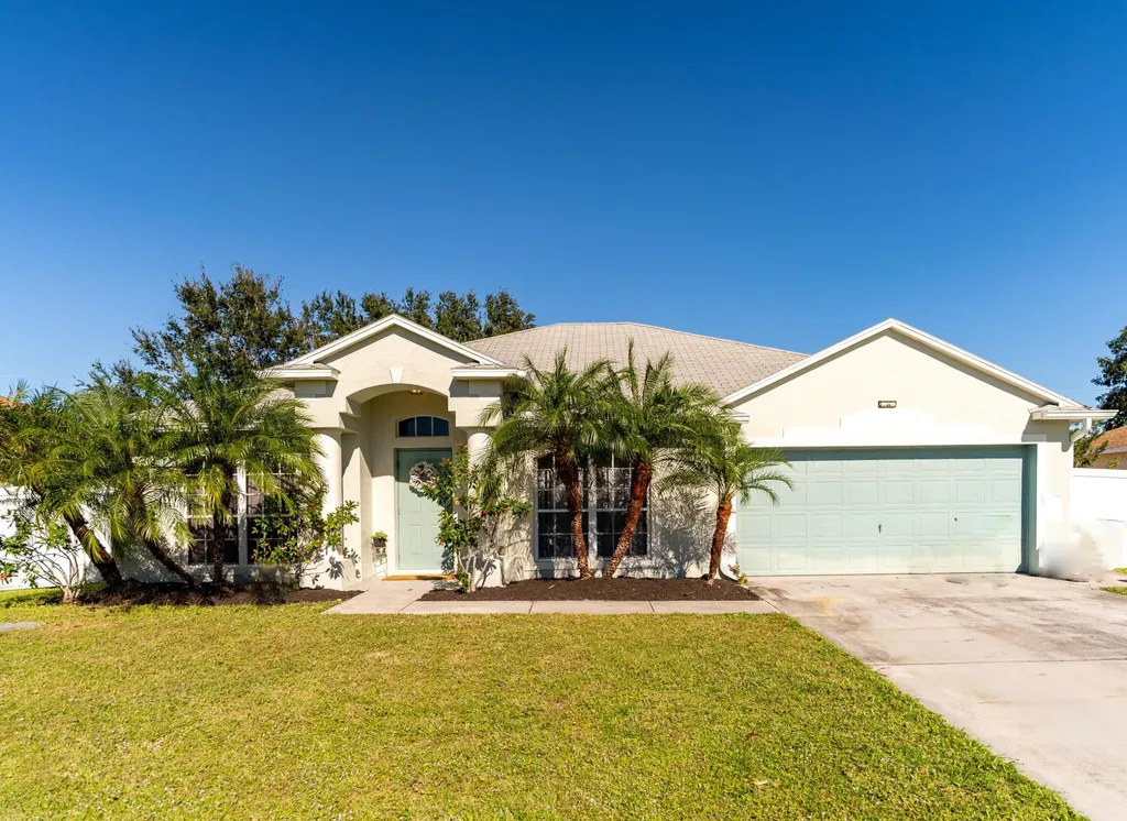 2517 SE Dogwood Avenue Port St Lucie FL 34952