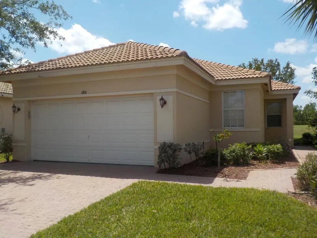 688 NW Stanford Lane Port St Lucie FL 34983