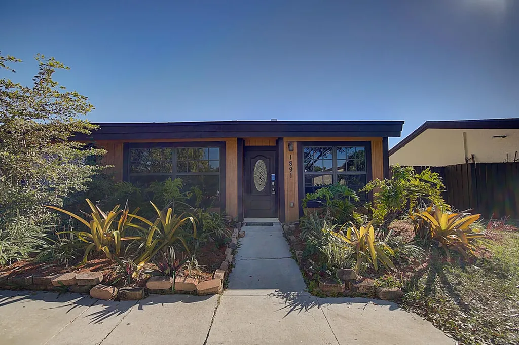 1891 Phoenix Avenue Pembroke Pines FL 33026