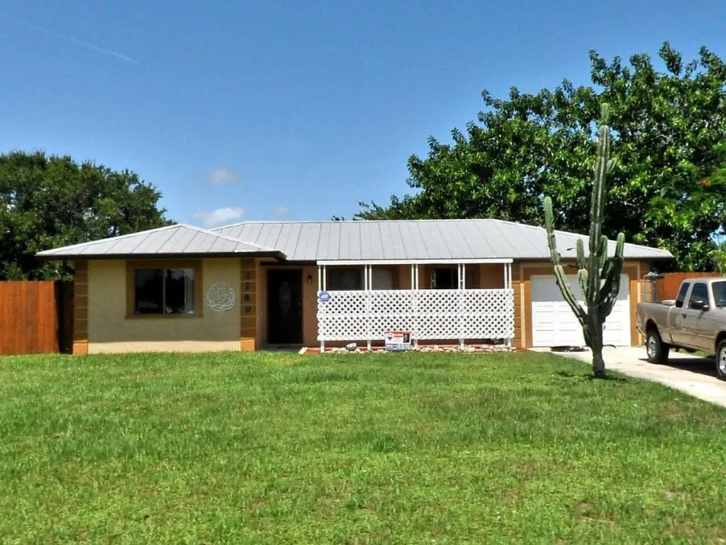 2289 SE East Dunbrooke Circle Port St Lucie FL 34952