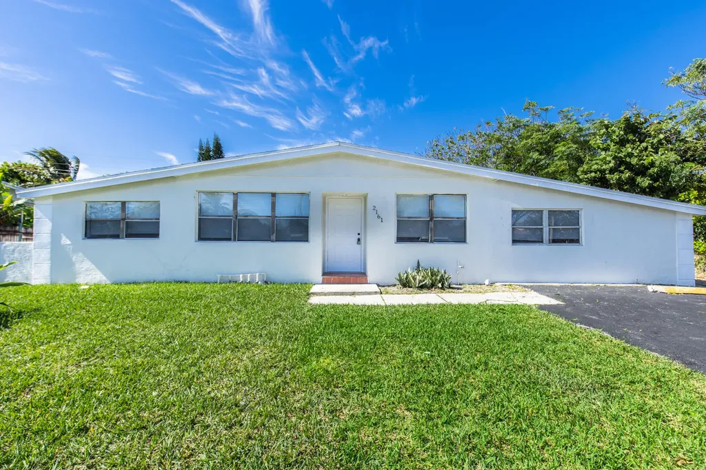 2161 N Seacrest Boulevard Boynton Beach FL 33435