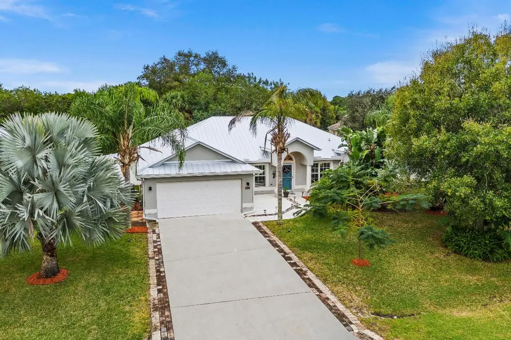 2601 Palm Lakes Avenue Fort Pierce FL 34981