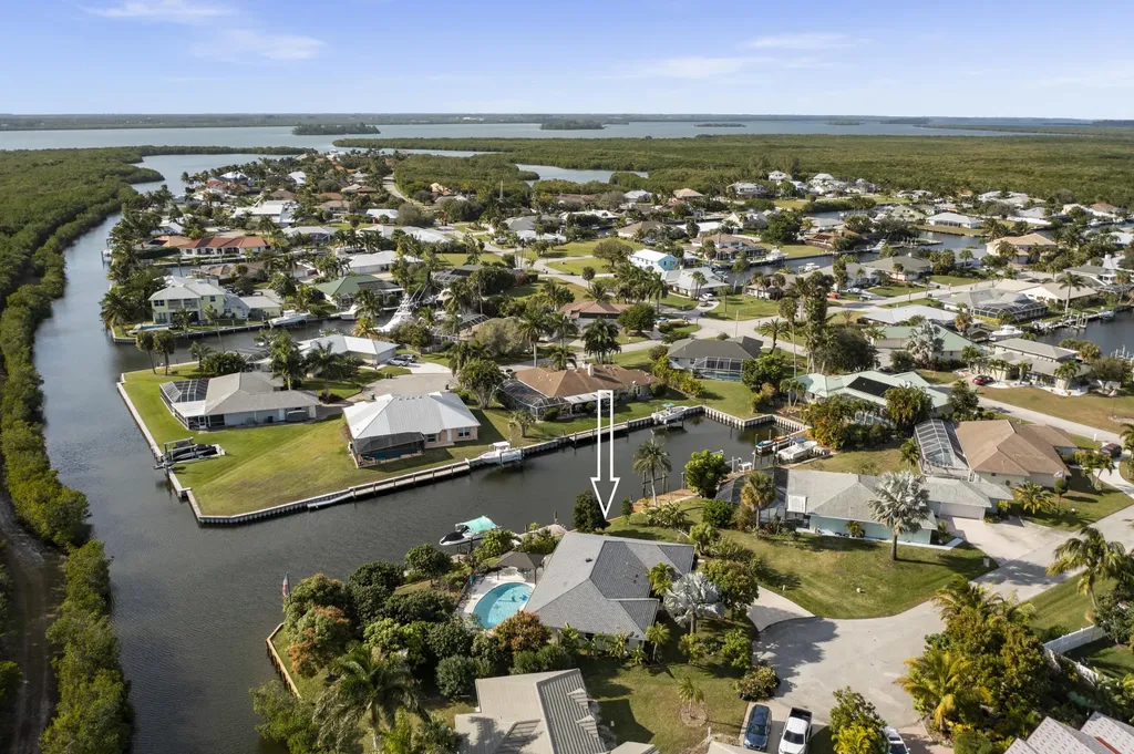 115 Queen Ann Court Hutchinson Island FL 34949