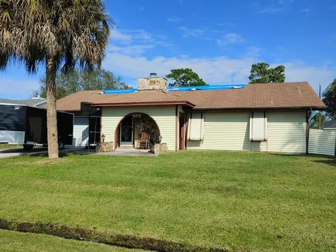 813 SE Celtic Avenue Port St Lucie FL 34983