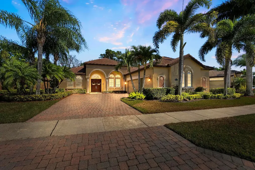 824 SW Grand Reserves Boulevard Port St Lucie FL 34986