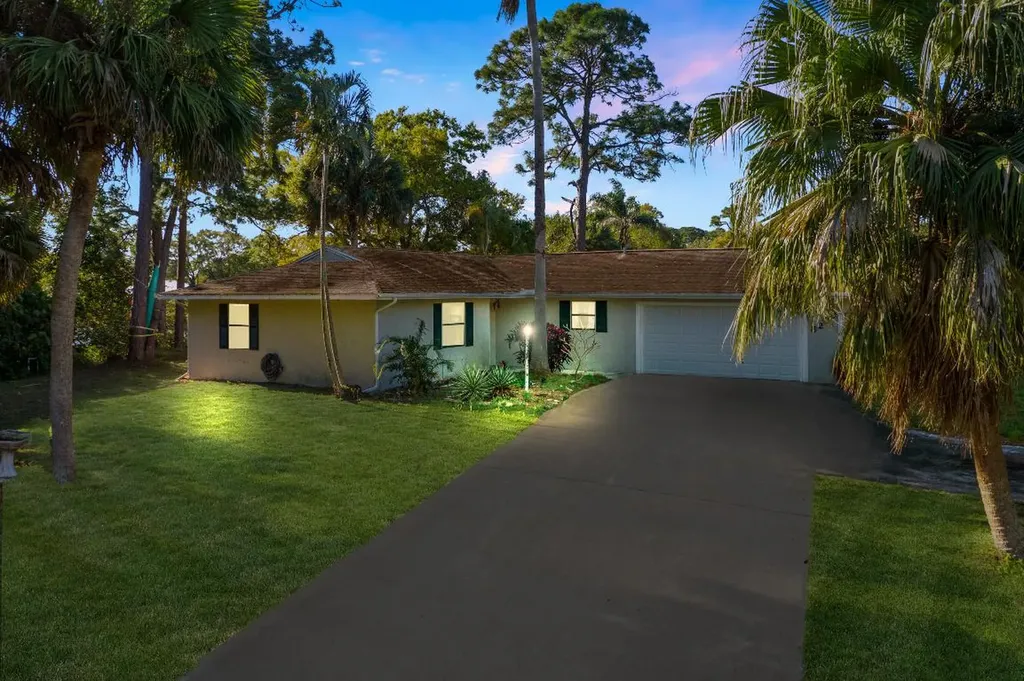 8203 Santa Clara Boulevard Fort Pierce FL 34951