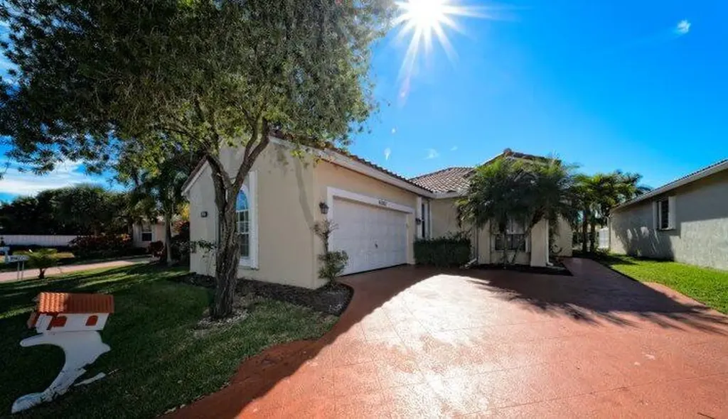 6382 Hamilton Court Boynton Beach FL 33437
