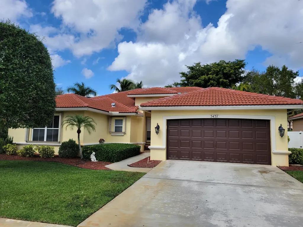 5437 Oakmont Village Circle Lake Worth FL 33463