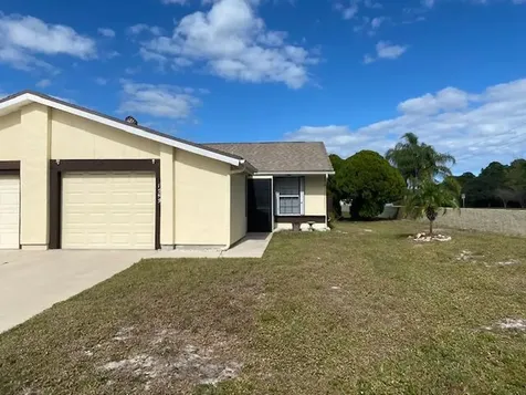 1749 SE Ryecroft Court Port St Lucie FL 34952