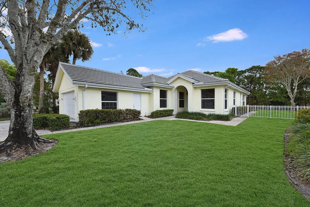 7581 SE Autumn Lane Hobe Sound FL 33455