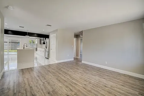 525 Iris Avenue Palm Beach Gardens FL 33410