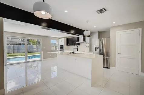 525 Iris Avenue Palm Beach Gardens FL 33410
