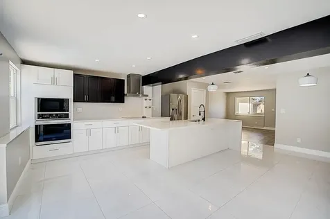 525 Iris Avenue Palm Beach Gardens FL 33410
