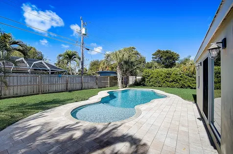 525 Iris Avenue Palm Beach Gardens FL 33410