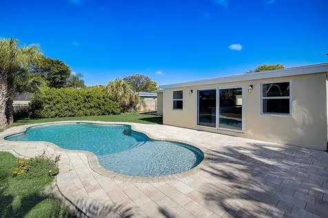 525 Iris Avenue Palm Beach Gardens FL 33410