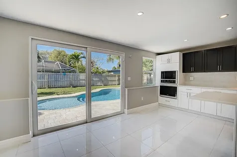 525 Iris Avenue Palm Beach Gardens FL 33410