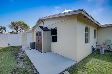 525 Iris Avenue Palm Beach Gardens FL 33410