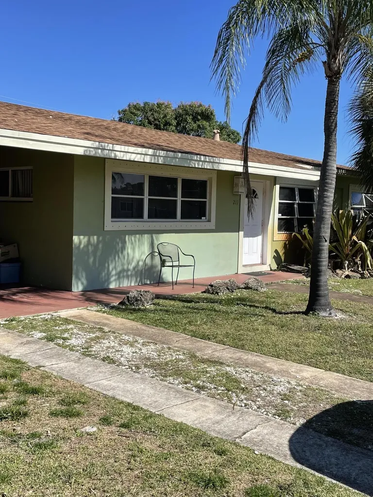 219 SW 3rd Avenue Boynton Beach FL 33435