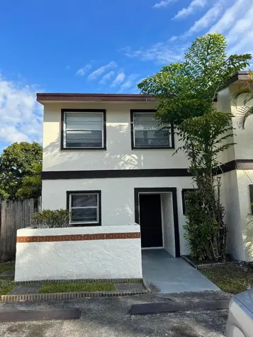 8043 SW 7th Place North Lauderdale FL 33068