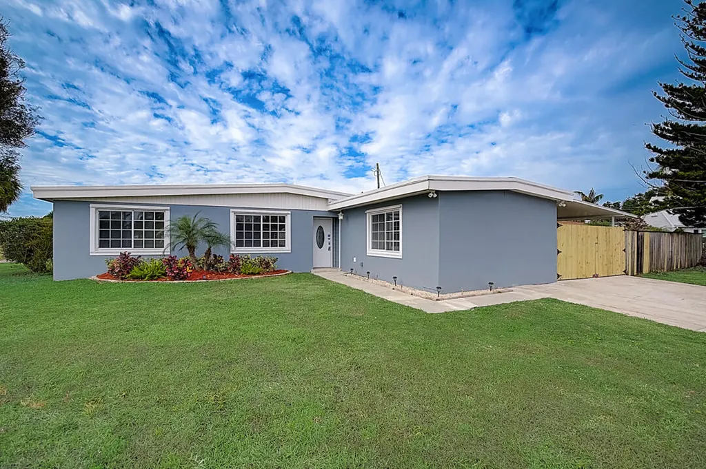 912 Garden Court Royal Palm Beach FL 33411
