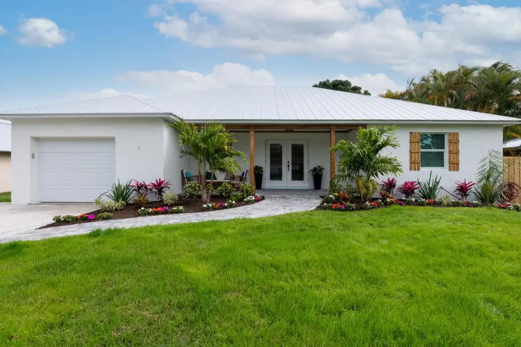 8265 SE Pinehaven Avenue Hobe Sound FL 33455