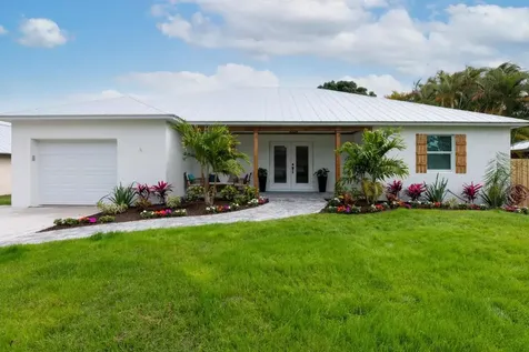 8265 SE Pinehaven Avenue Hobe Sound FL 33455