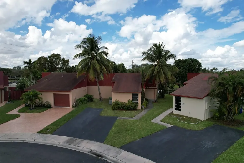 10033 SW 16th Street Pembroke Pines FL 33025