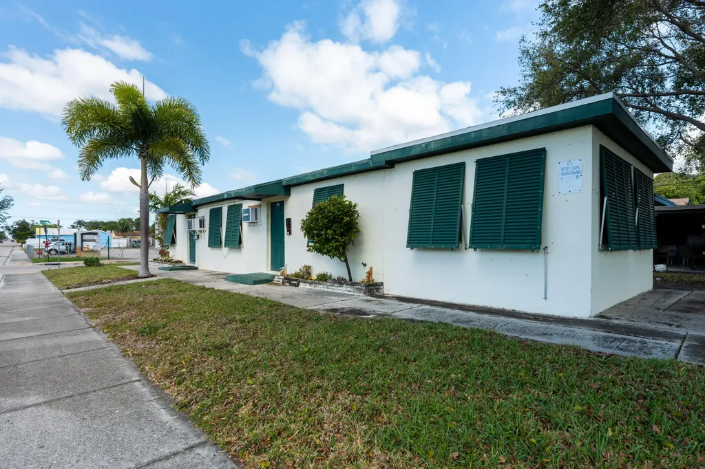 1114 7th Avenue N Lake Worth Beach FL 33460