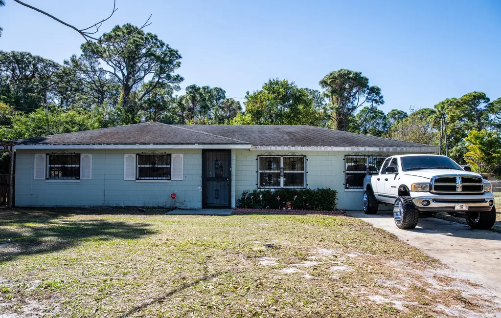 318 Essex Drive Fort Pierce FL 34946