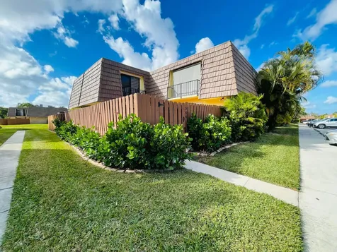 544 Springdale Circle Palm Springs FL 33461